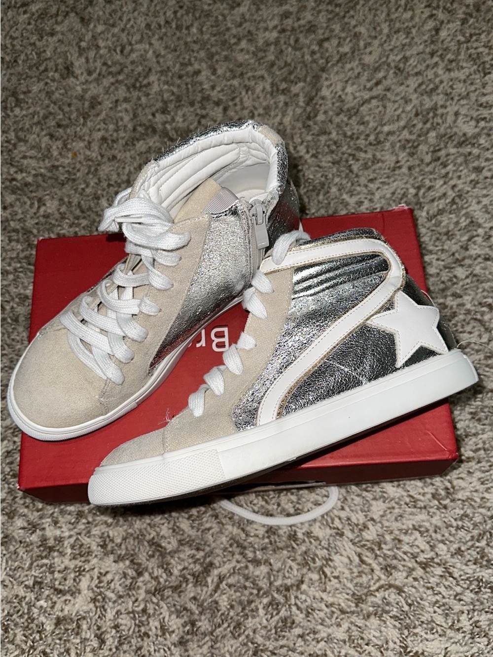 Nature Breeze Silver and White High-Top Sneakers with Star Accent